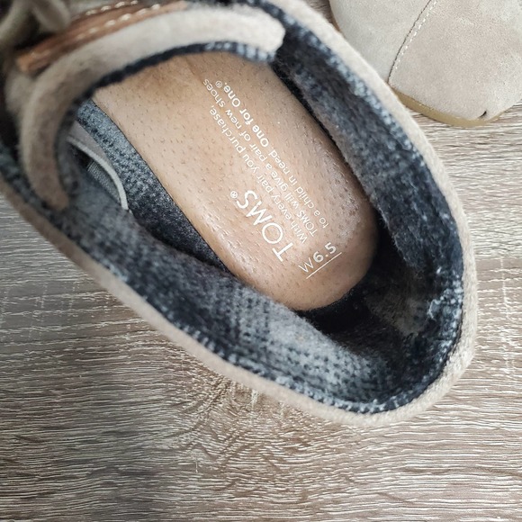 TOMS • Desert Taupe Suede Wedge Boots Sz 6.5 - Picture 3 of 10